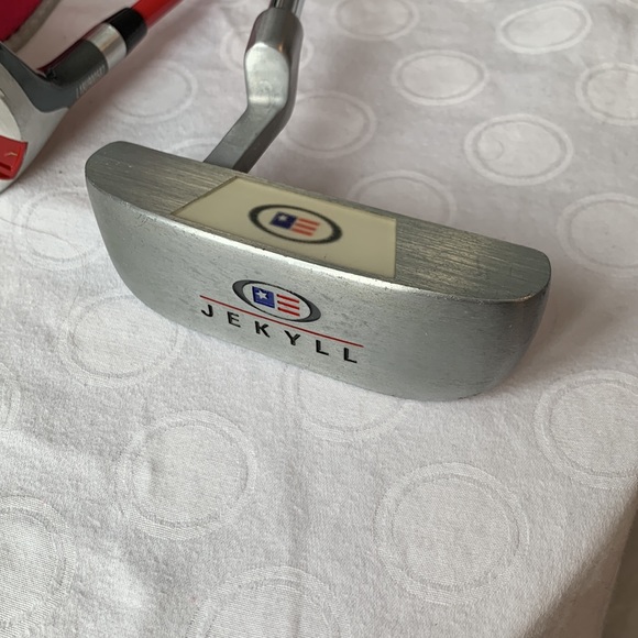 US Kids Golf bag Pink Gently Used 2 Clubs gloves size JM Golf Sport Girls - Picture 7 of 11